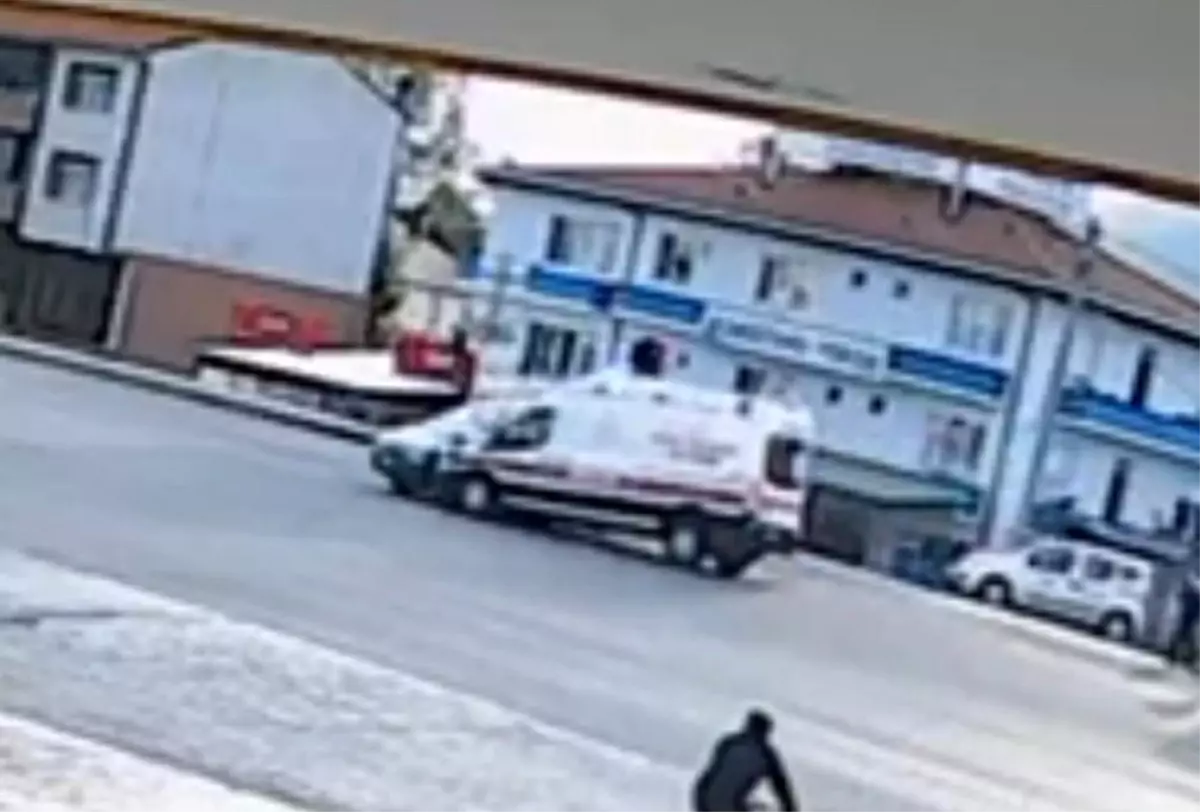 Bolu’da Ambulans ile Araç Çarpıştı