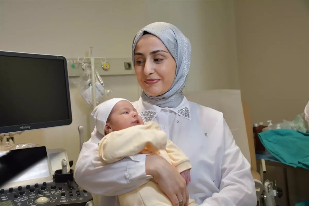 Çift, Tüp Bebek Doktorunun Adını Çocuğuna Verdi