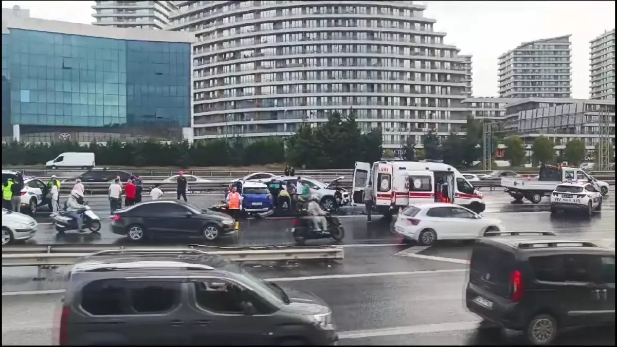 İstanbul’da zincirleme trafik kazası: Ölü ve yaralılar var